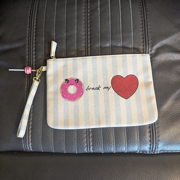 Betsey Johnson Handbags - NWOT Betsey Johnson Large Wristlet